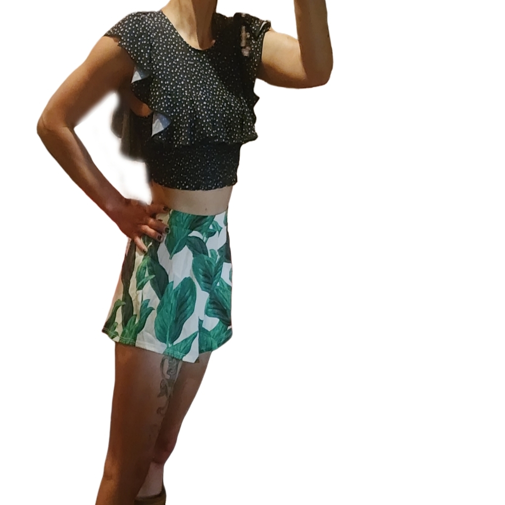 BLUE LIFE Ruffled Crop Top - Picture 2 of 7